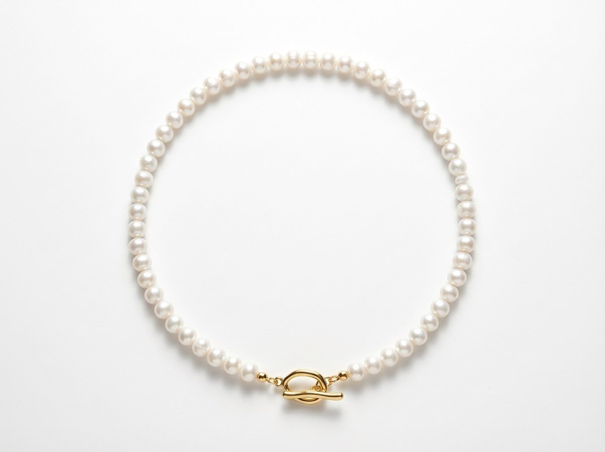 Pearl Toggle Necklace detail