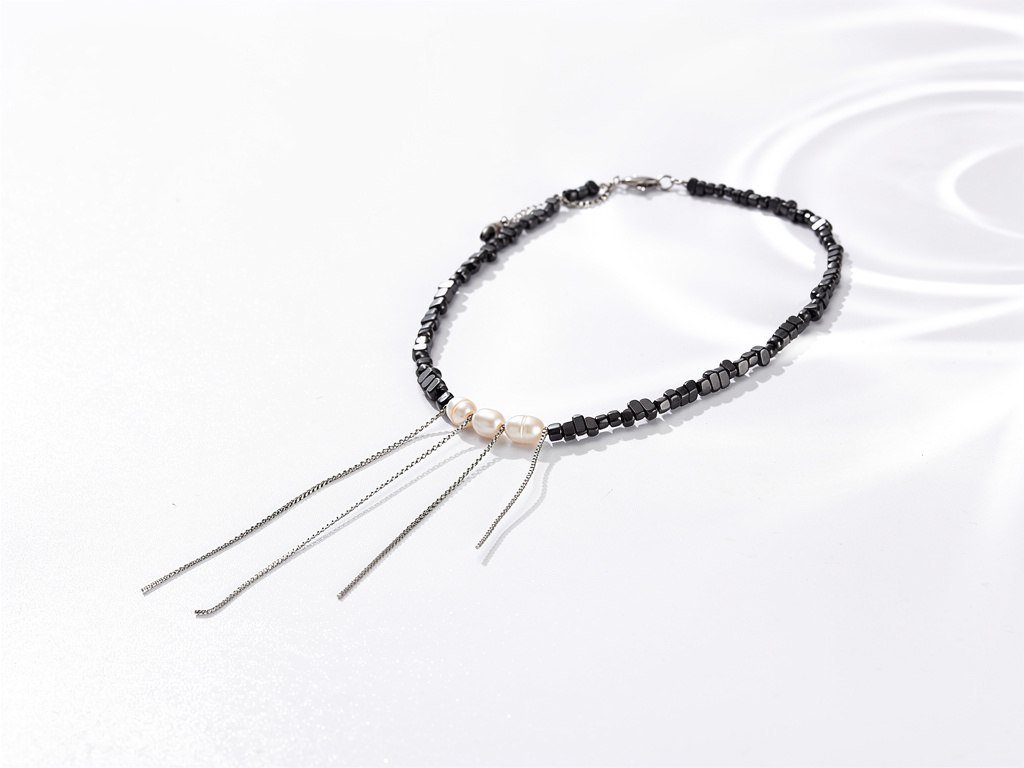 Pearl Tide Fringe Necklace detail